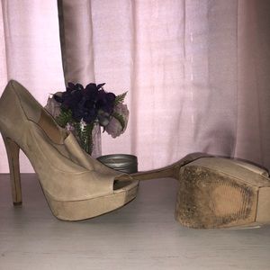 Nude block shaped pump